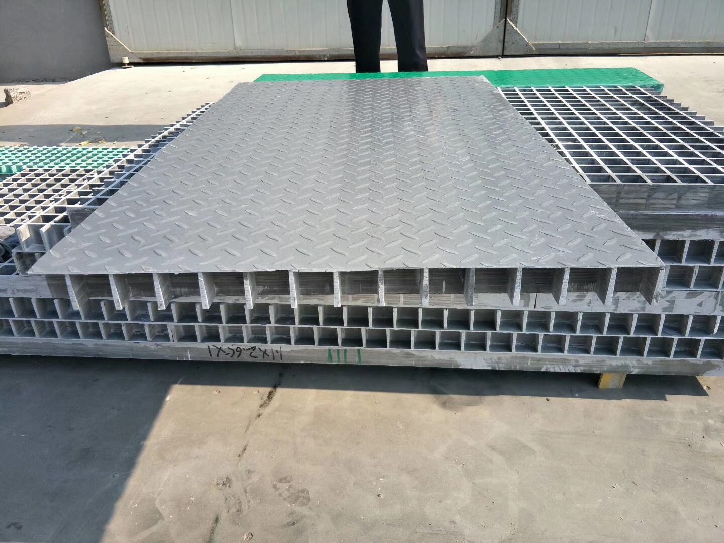 玻璃鋼格柵蓋板：性能優(yōu)勢與應用領域